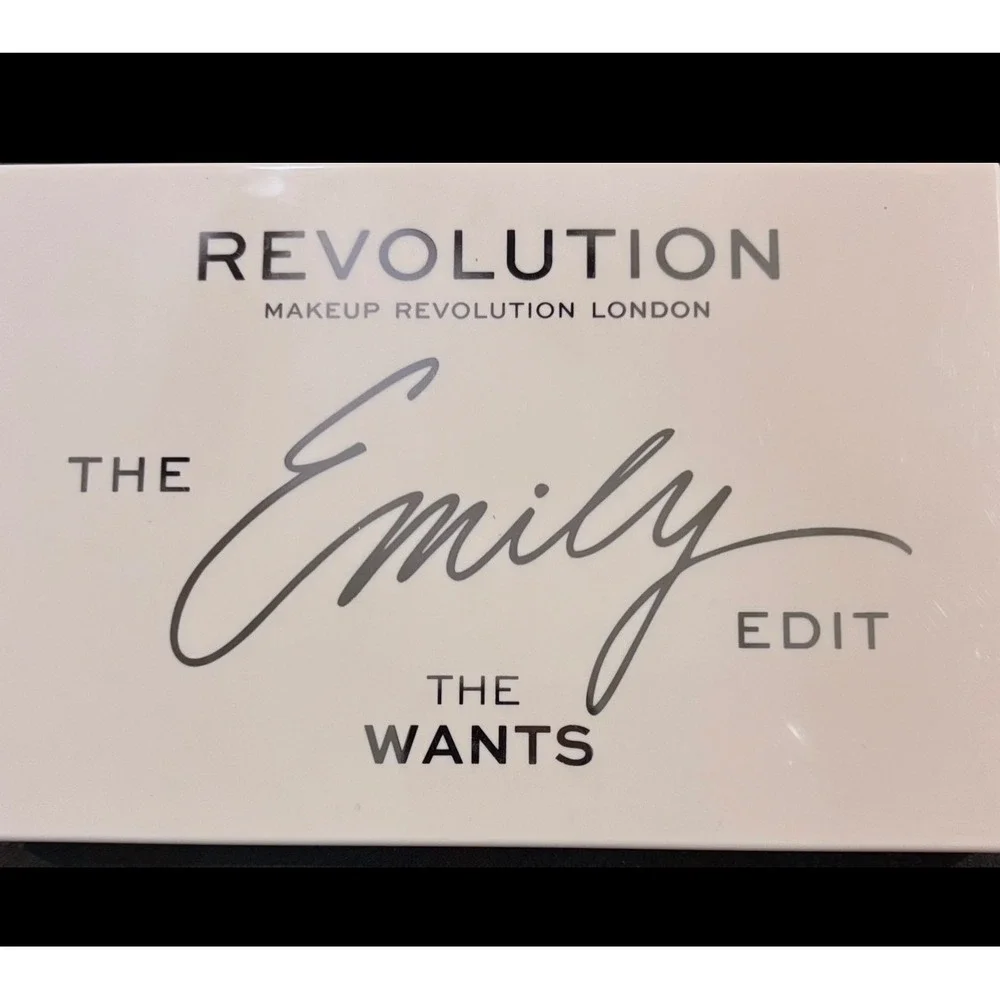 Makeup Revolution The Emily Edit The wants palette mirror limited edition